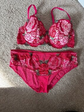 Adore Me Fuchsia Floral Lace Underwire Bra & Bikini Brief